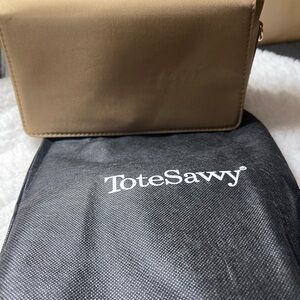 ToteSavvy Beige diaper bag or Organizer, pad Insert diaper bag Daddys can tote.